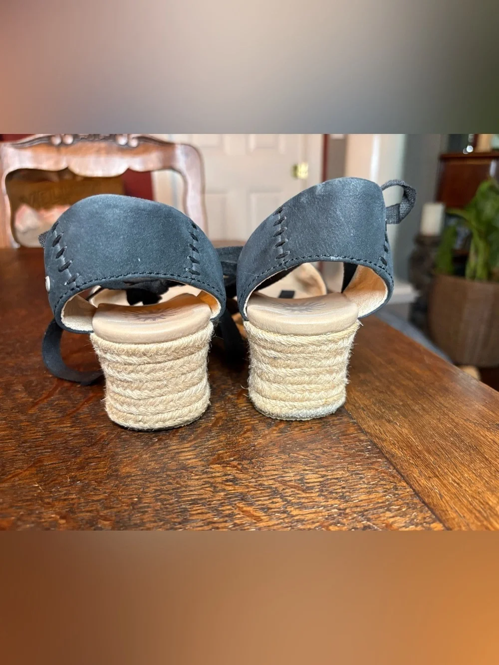 UGG delmar black